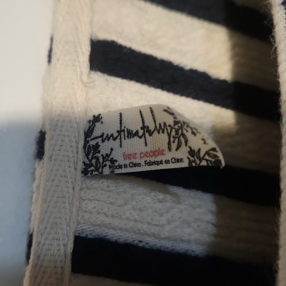 Free People.  black and white (cream) long sleeve with pockets - Picture 2 of 4